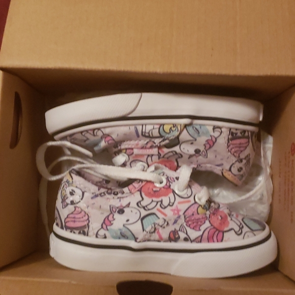 Vans - Picture 3 of 3